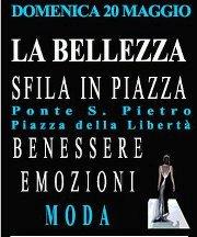La bellezza sfila in piazza